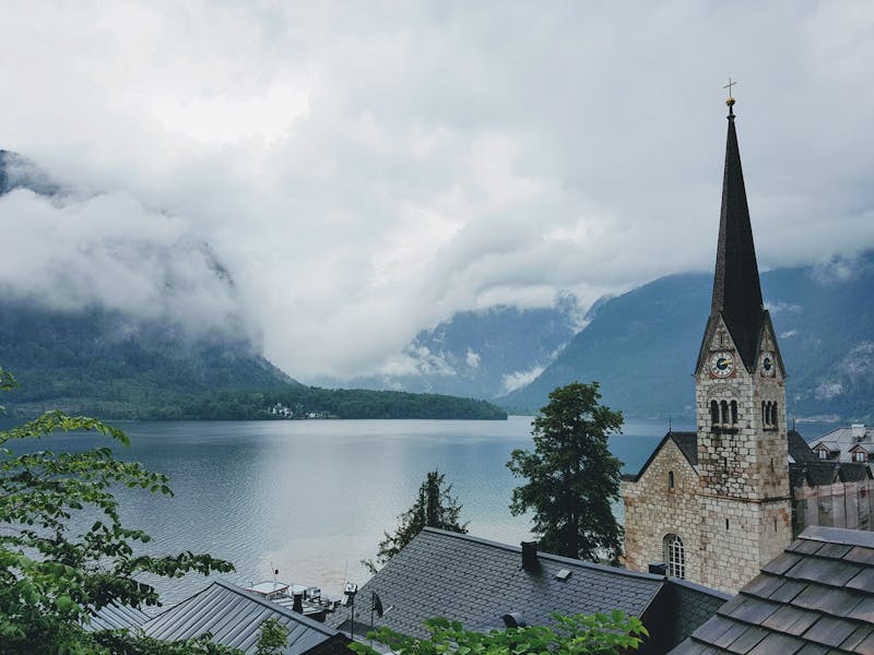 10 Cities Around the World That Pay You to Move There